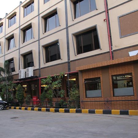 Reddoorz Plus Near Soekarno Hatta Airport 2 Тангеранг Екстер'єр фото