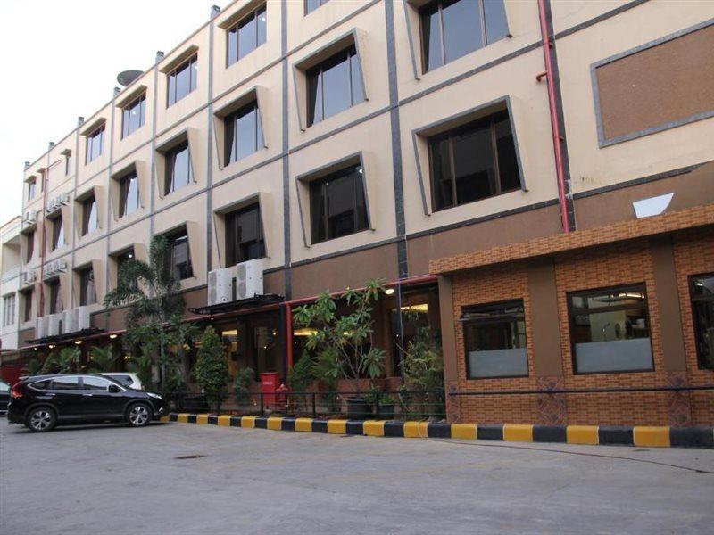 Reddoorz Plus Near Soekarno Hatta Airport 2 Тангеранг Екстер'єр фото