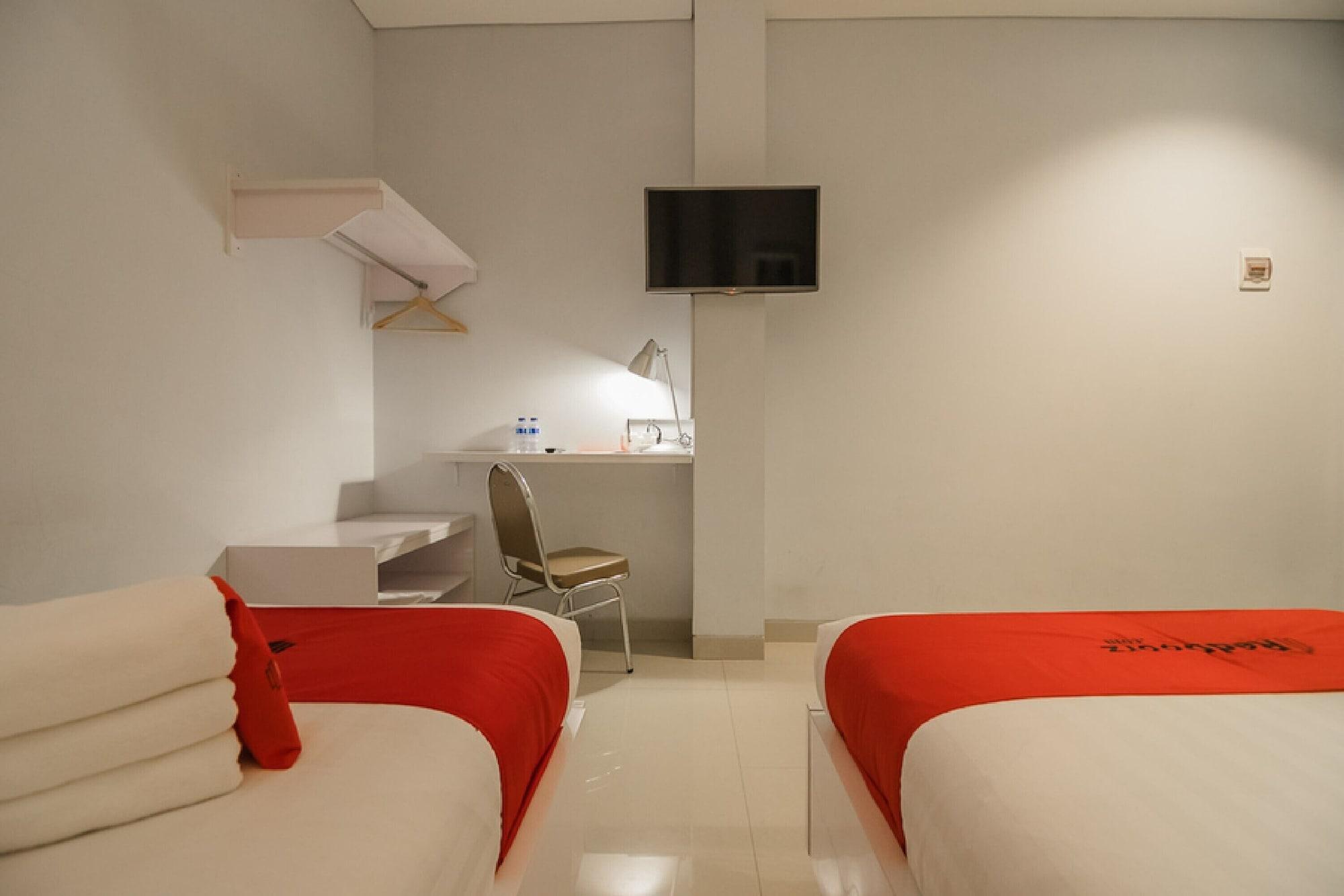 Reddoorz Plus Near Soekarno Hatta Airport 2 Тангеранг Екстер'єр фото
