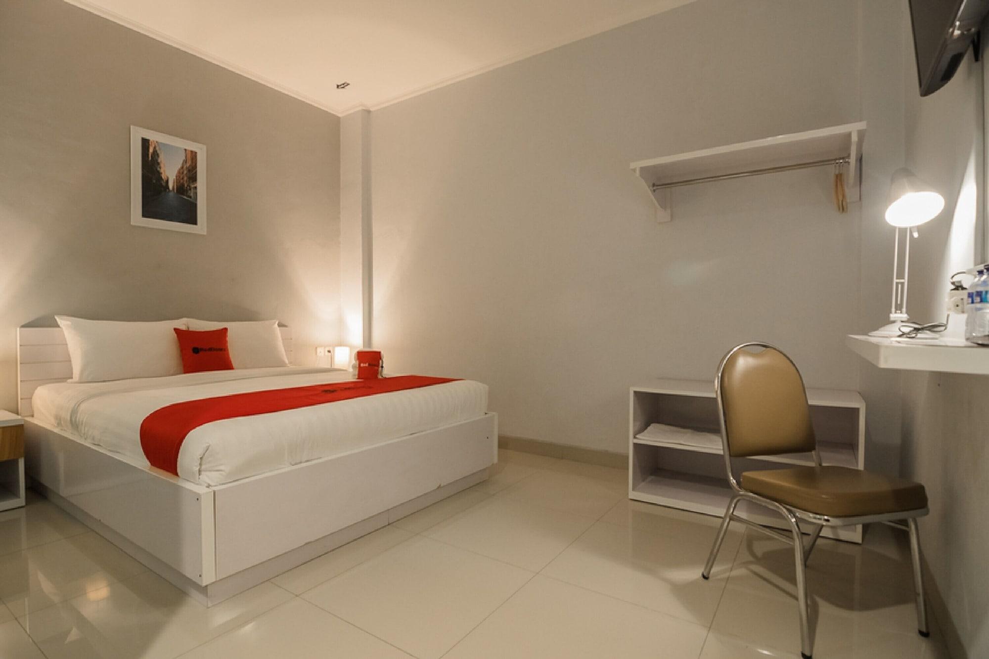 Reddoorz Plus Near Soekarno Hatta Airport 2 Тангеранг Екстер'єр фото