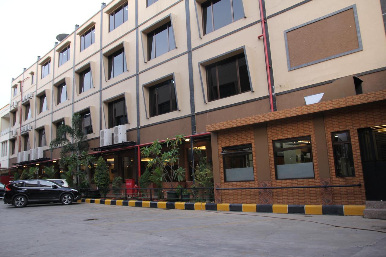 Reddoorz Plus Near Soekarno Hatta Airport 2 Тангеранг Екстер'єр фото